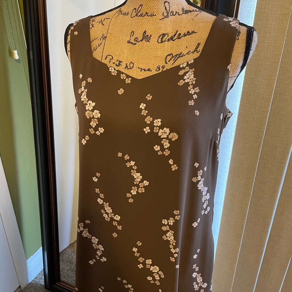 Beautiful brown floral dress, size 10